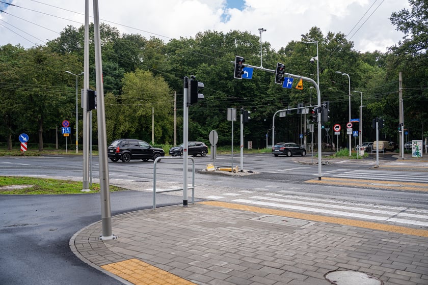 Skrzyżowanie alei Wielkiej Wyspy z ulicą Mickiewicza i aleją Paderewskiego